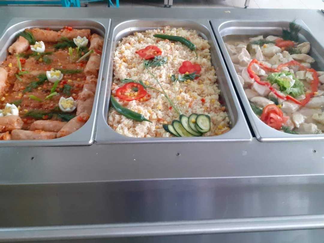 Учні вибирають страви на власний смак: показали меню і ціни в київській школі (фото)